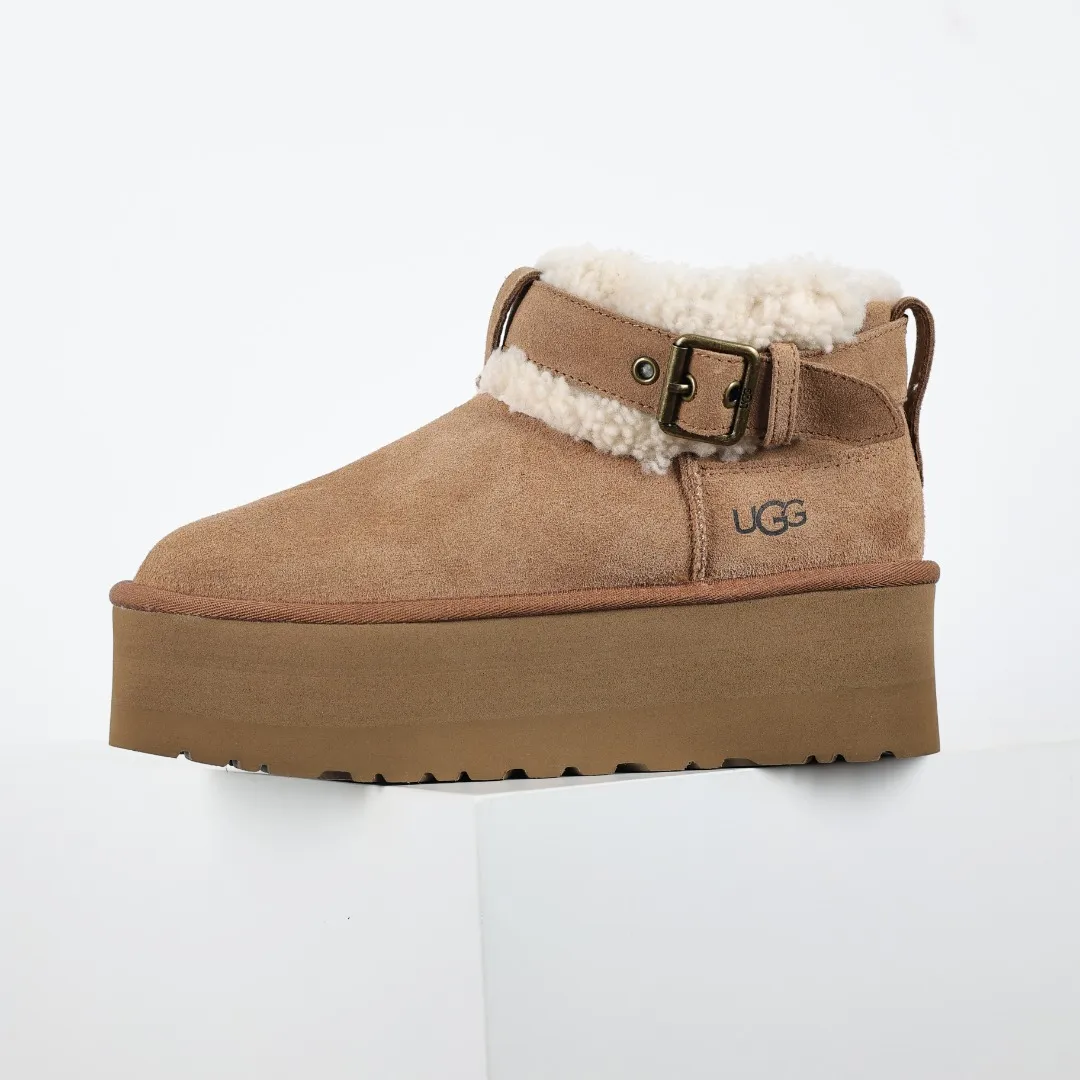 Pick up locally 💰660 Core recommendation Good price It is a very suitable choice for home use. In recent years, uug has launched a series of styles, which are partially geared towards the preferences of young consumers and have also moved to the forefront of fashion trends. Shoe body material: water-repellent coated suede upper, 17 mm UGGPURE™ implantable wool insole, lightweight non-slip and comfortable rubber outsole, with brand LOGO and trademark, with full packaging Size: 35 36 37 38 39 40